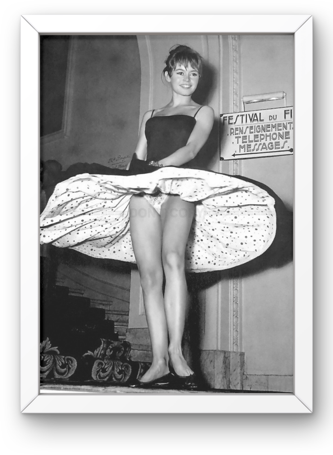 Photo Encadrée Brigitte Bardot - Noir et blanc - (Cadre Bois Blanc) - 15×20