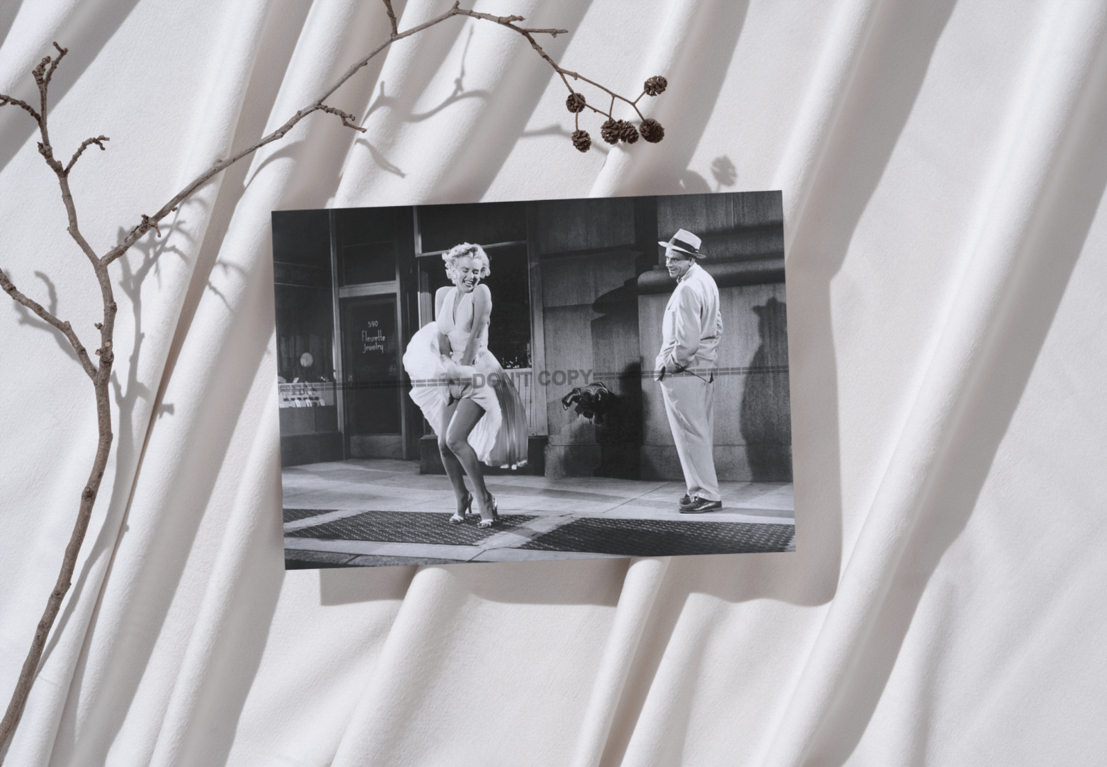 Photo Marilyn Monroe – Sept Ans de Réflexion (1955) – Scène Robe Blanche – 15x20