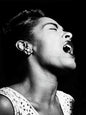 Photo Billie Holiday «Lady Day» en pleine performance à New York, 1947 - 15 x 20