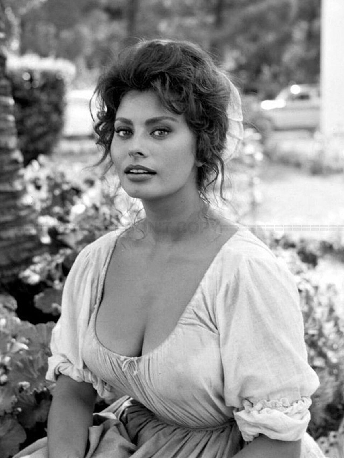 Photo Sophia Loren sur le tournage du film Madame Sans-Gêne en 1961 - 15x20