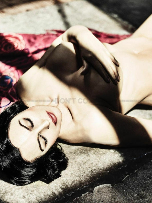 Photo Monica Bellucci dans un style rétro lors d'un shooting artistique - 15x20