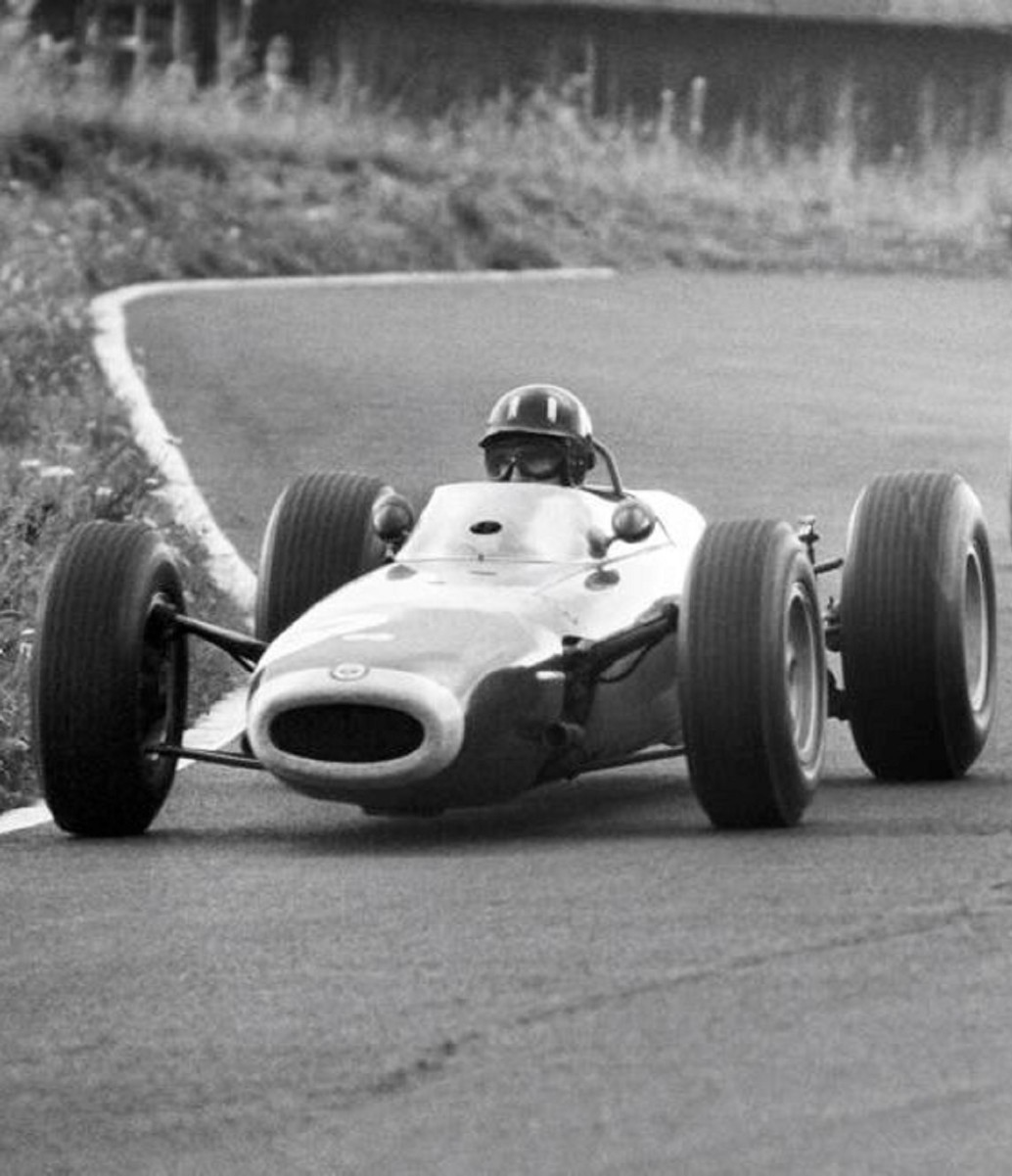 Photo Graham Hill devant Jim Clark – Nürburgring 1964 – Duel Mythique F1 – 15×20