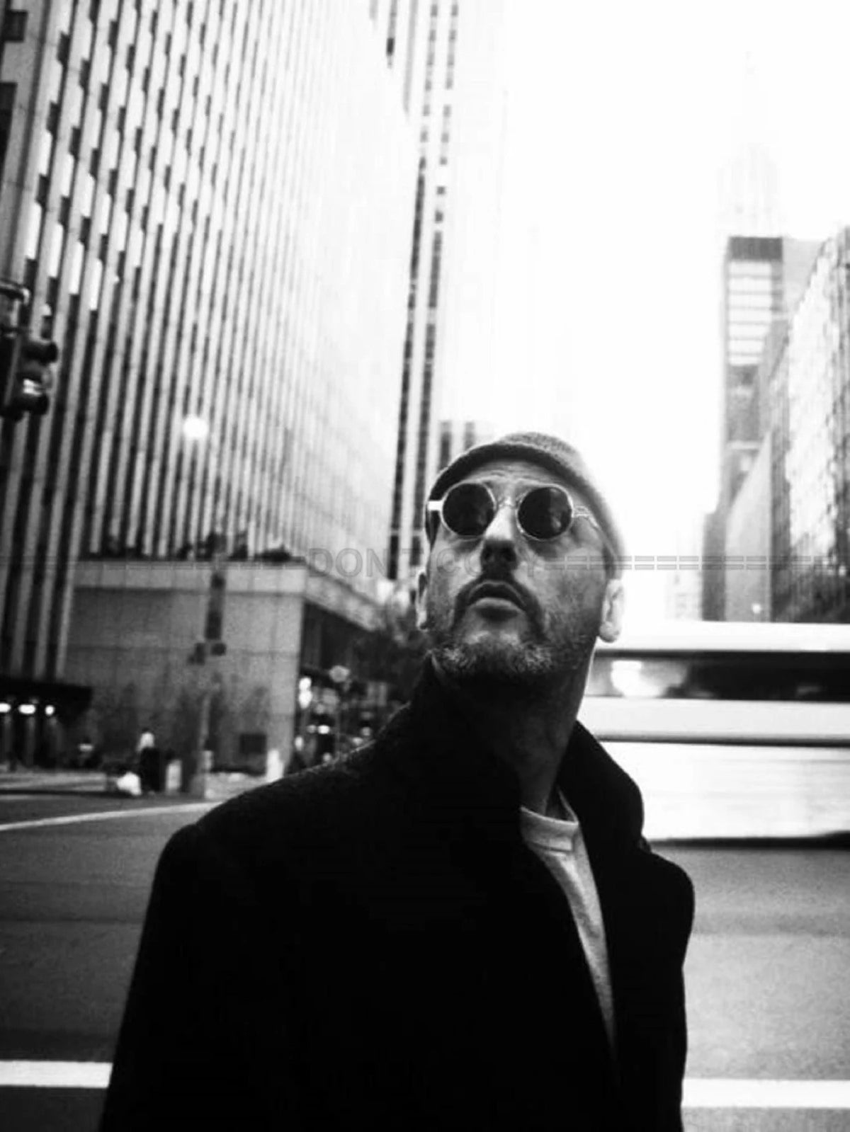 Photo Jean Reno - Léon en 1994 - Noir et blanc - 15×20