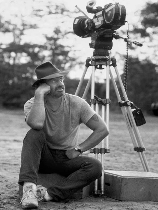 Photo Jean-Paul Belmondo près d'une caméra de cinéma en 1988 (making-of) - 15x20