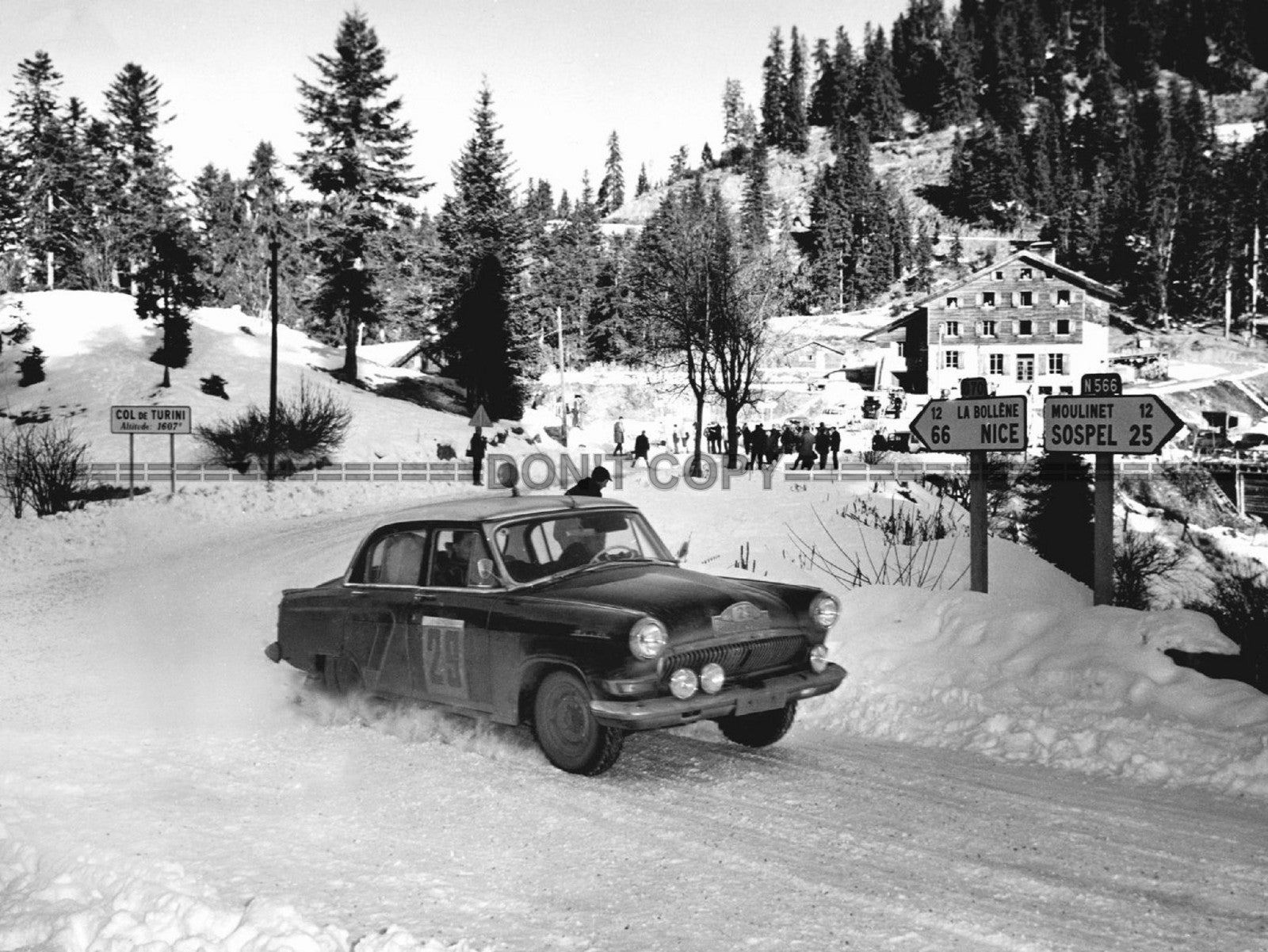 Photo GAZ-21 Volga (ГАЗ-21 Волга) URSS – Rallye Monte-Carlo 1964 – Neige – 15×20