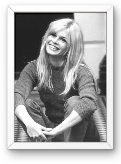 Photo Encadrée Brigitte Bardot - Noir et blanc - (Cadre Bois Blanc) - 15×20