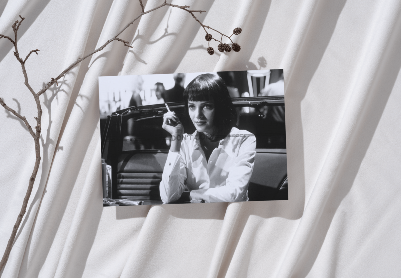 Photo Uma Thurman – Pulp Fiction (1994) – Café, Cigarette – Noir & Blanc - 15x20
