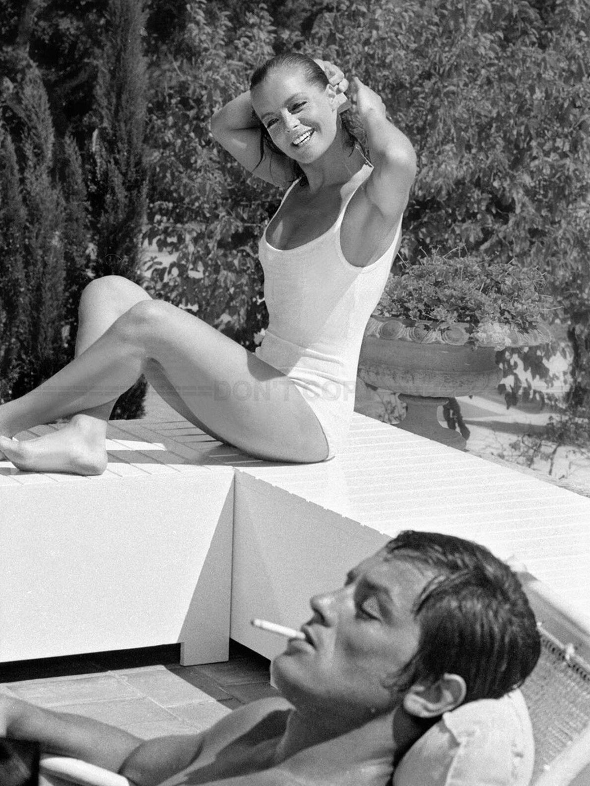 Photo Romy Schneider & Alain Delon - Tournage du film La Piscine (1969) - 15x20