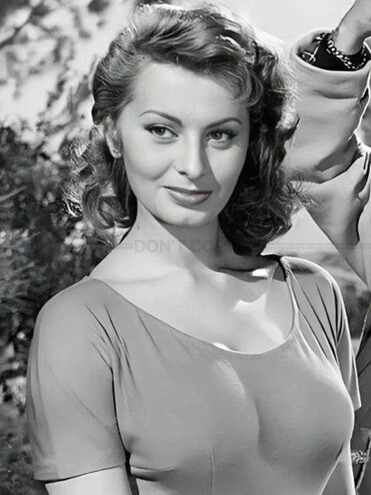 Photo Sophia Loren au début de sa carrière dans les années 1950 - 15x20
