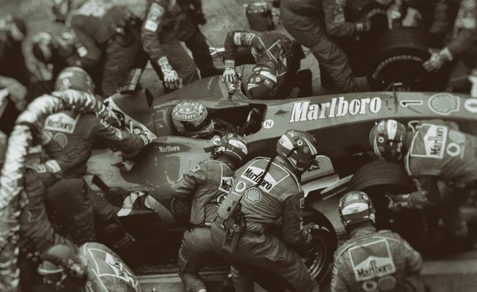 Photo Michael Schumacher – Ferrari F1 – Pit Stop Légendaire, Saison 2004 – 15×20