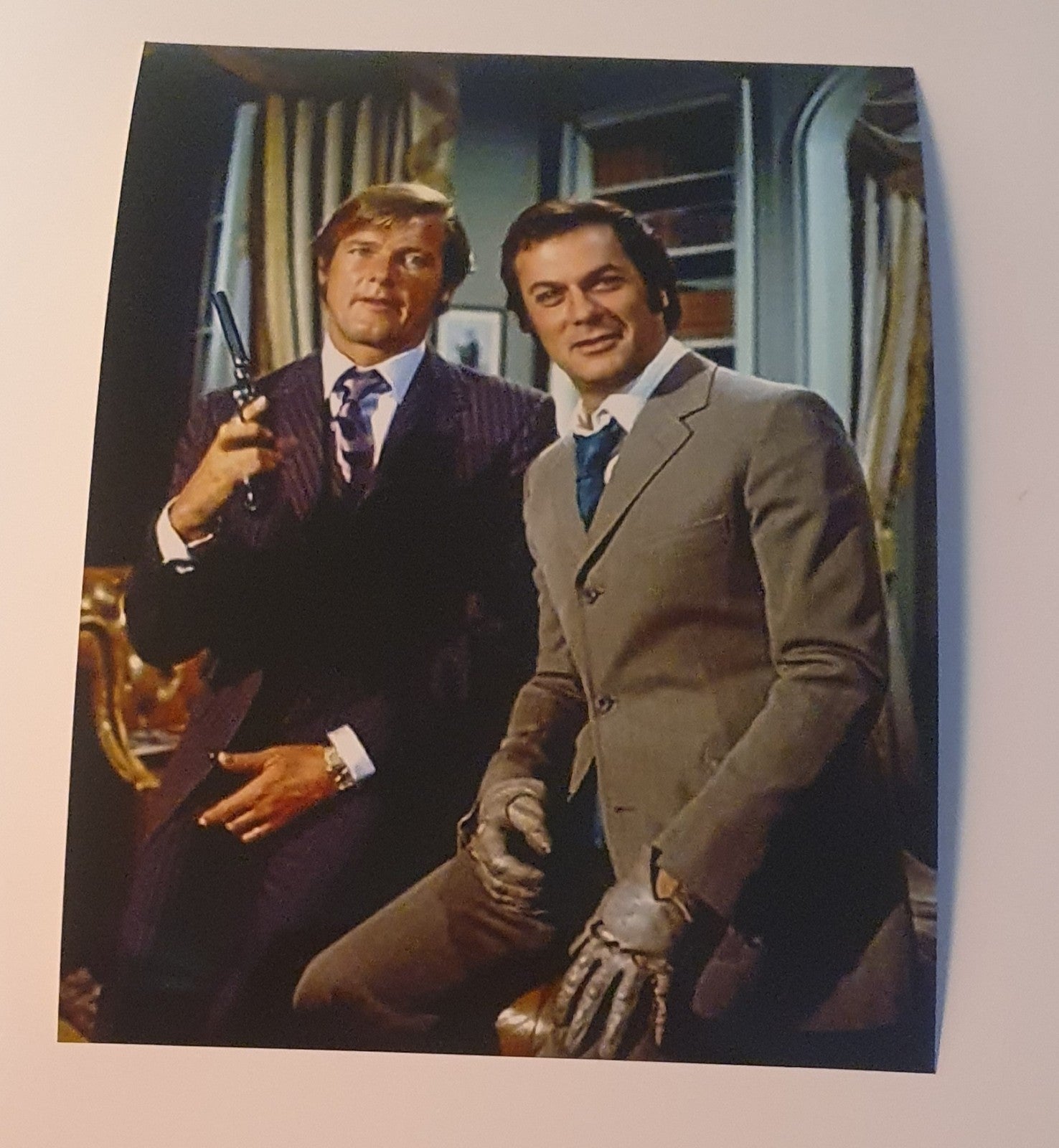 Photo Roger Moore & Tony Curtis - Amicalement vôtre 1971