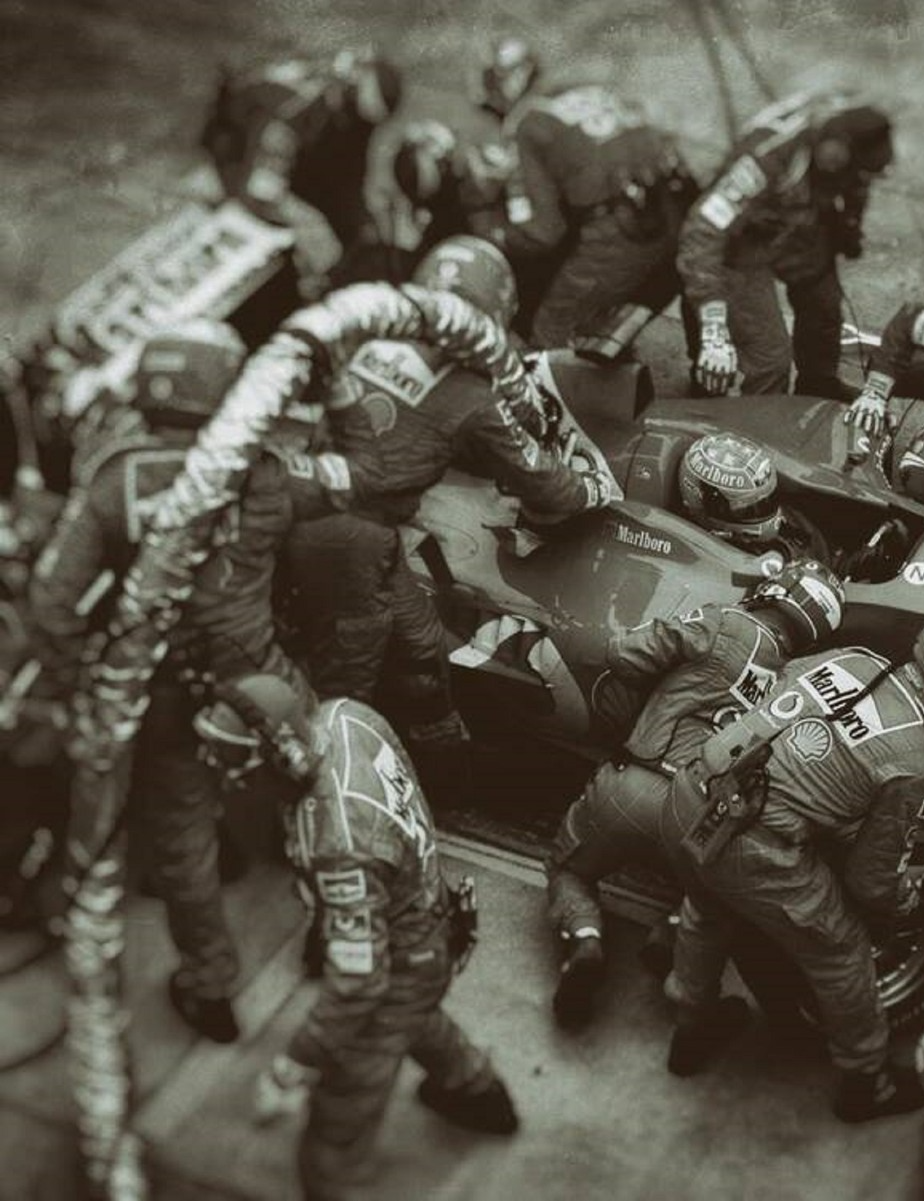 Photo Michael Schumacher – Ferrari F1 – Pit Stop Légendaire, Saison 2004 – 15×20