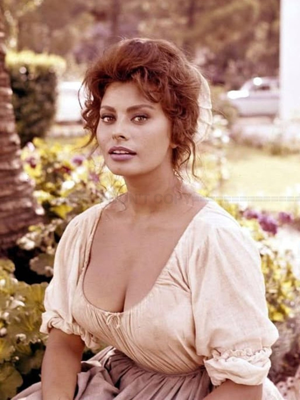 Photo Sophia Loren sur le tournage du film Madame Sans-Gêne en 1961 - 15x20