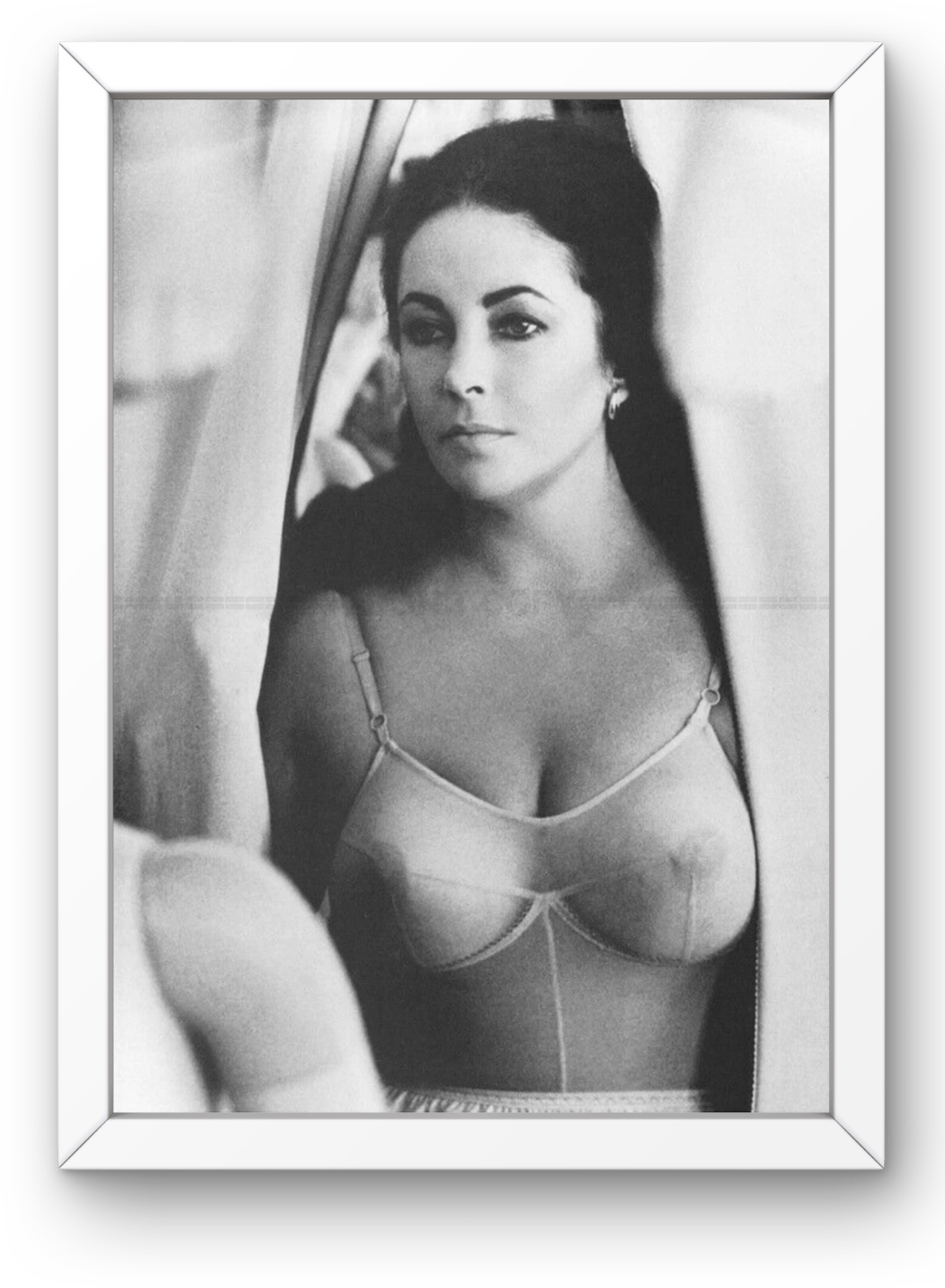 Photo Encadrée Elizabeth Taylor - Noir et blanc - (Cadre Bois Blanc) - 15×20