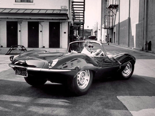 Photo Steve McQueen au volant de sa Jaguar XKSS à Los Angeles en 1963 - 15x20
