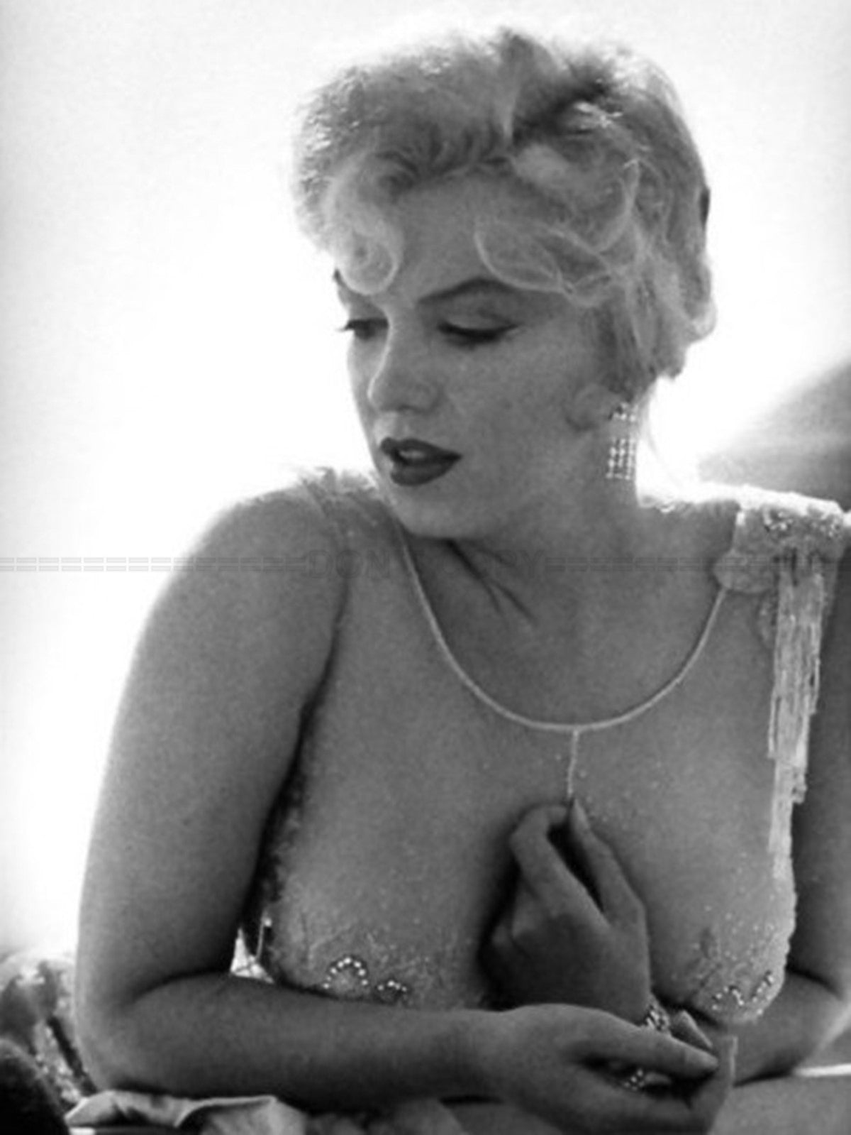Photo Marilyn Monroe sur le tournage de Certains l'aiment chaud (1959) - 15x20