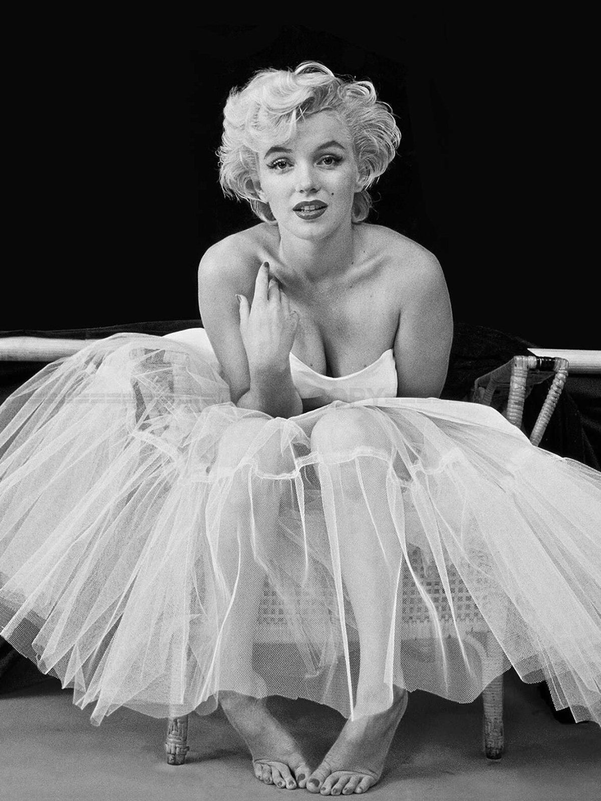 Photo Marilyn Monroe - Session iconique « Ballerina Sitting » en 1954 - 15x20