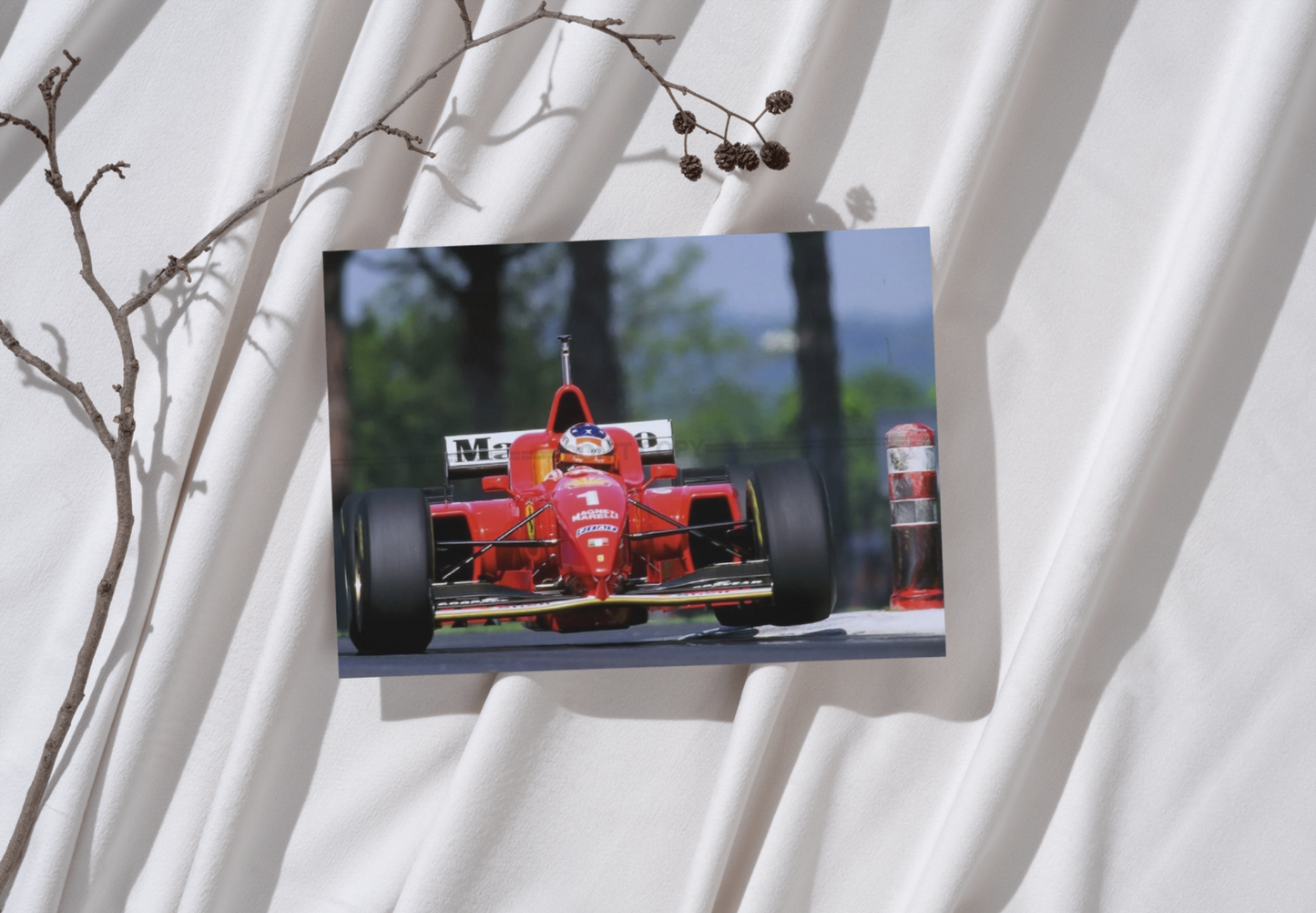 Photo Michael Schumacher – Ferrari F1 en pleine charge – Action racing – 15×20