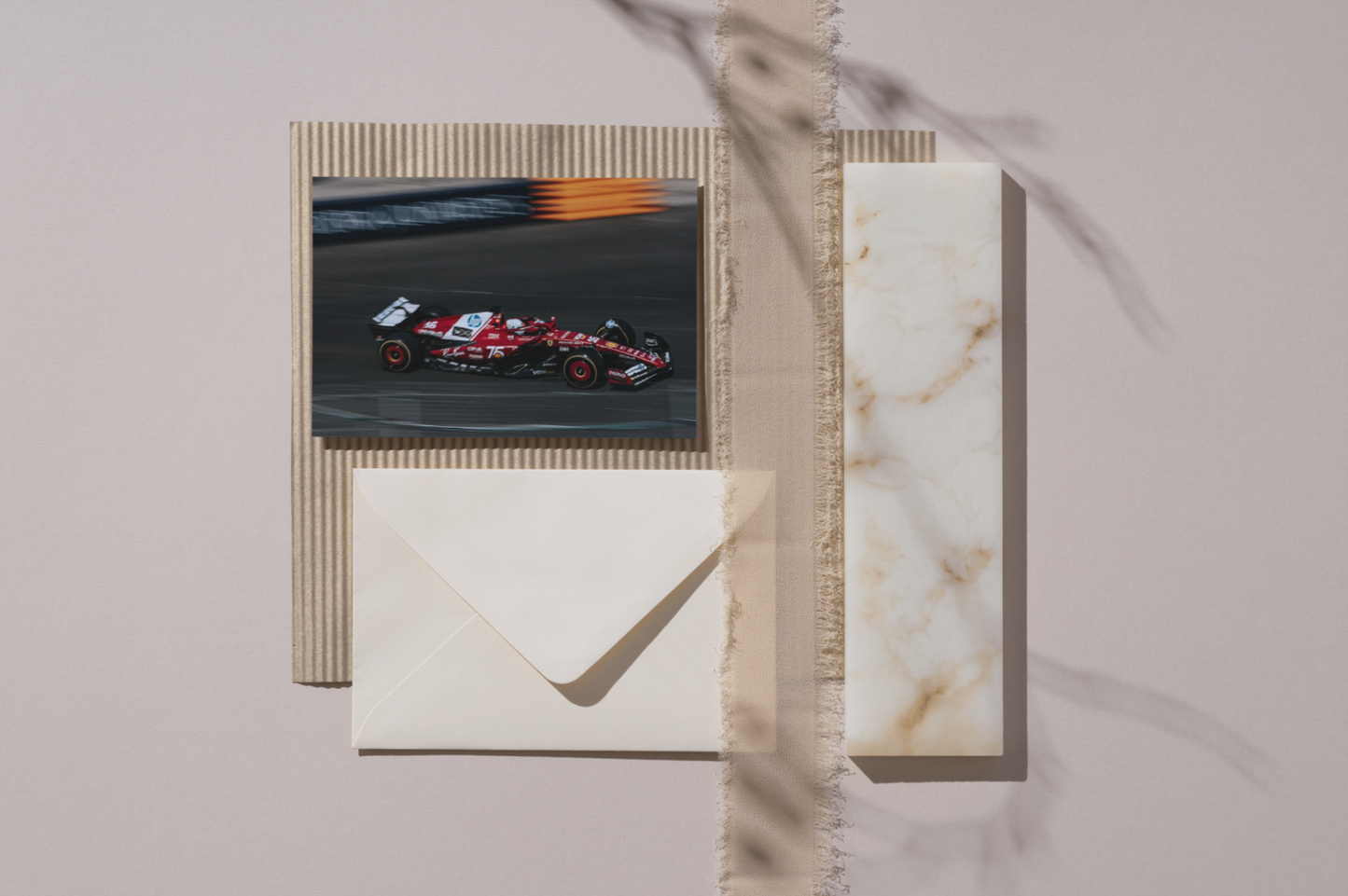 Photo Charles Leclerc – Ferrari F1 – GP Monaco 2025 – Vitesse & Prestige – 15×20