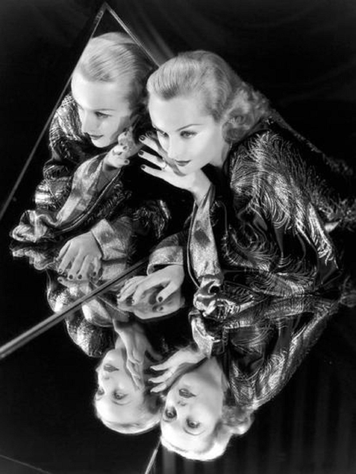 Photo Carole Lombard par George Hurrell - Noir et blanc - 15×20
