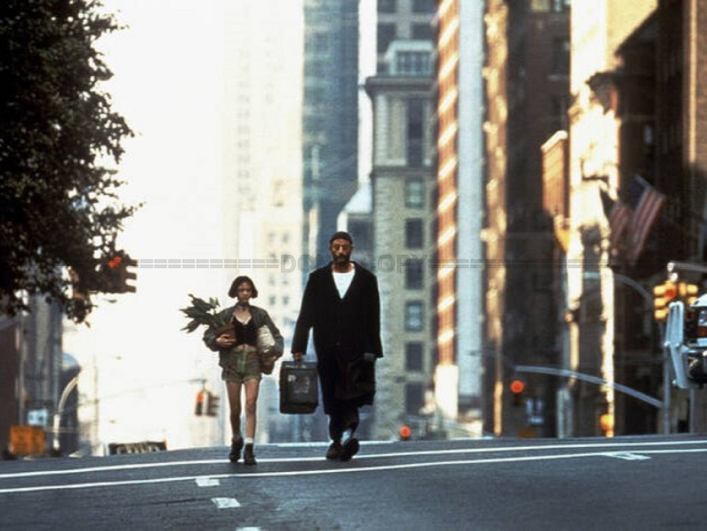 Photo Jean Reno et Natalie Portman à New York - Léon (1994) - Couleur - 15×20