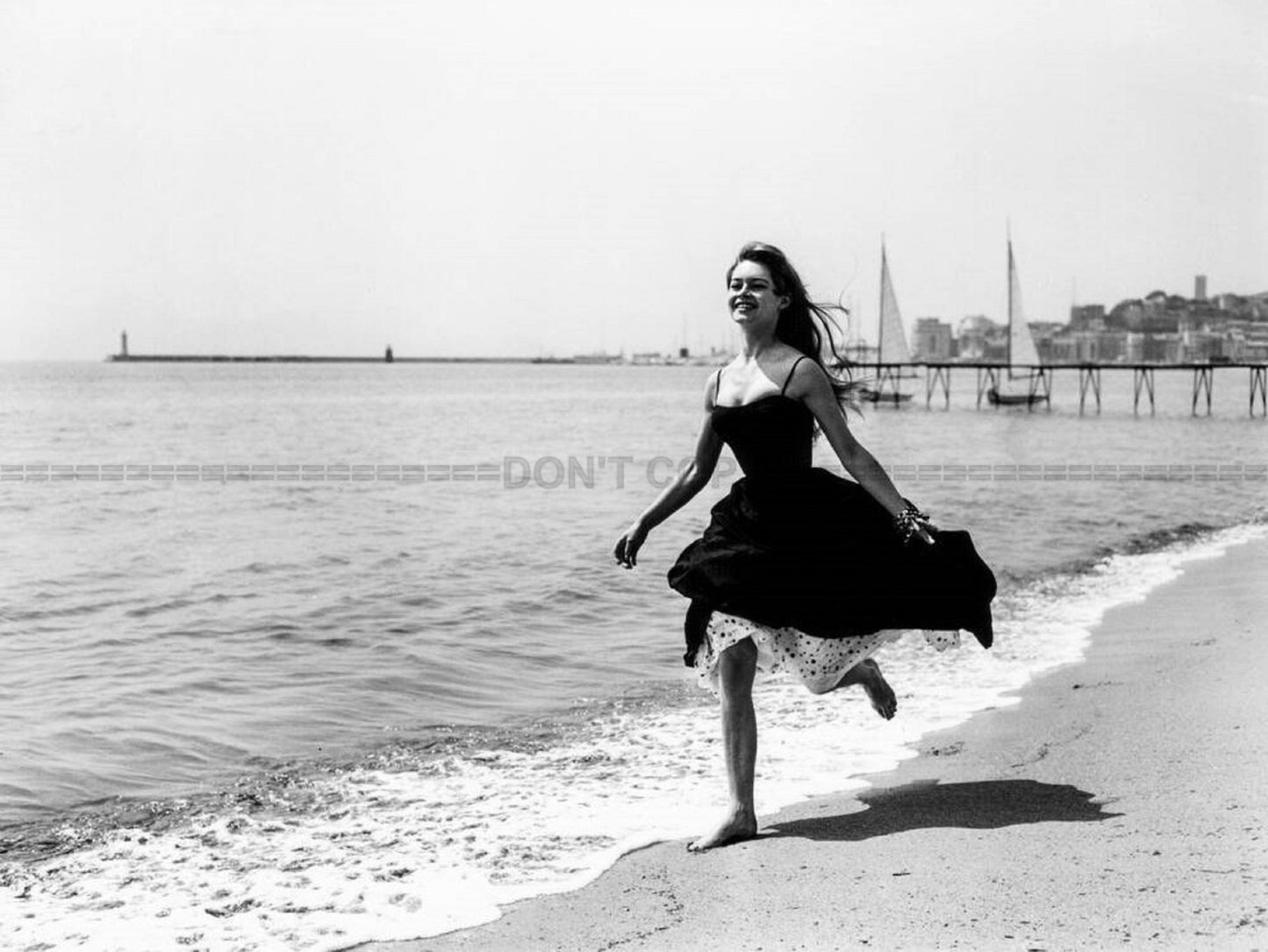 Photo Brigitte Bardot - Festival de Cannes 1956 - Noir et blanc - 15×20