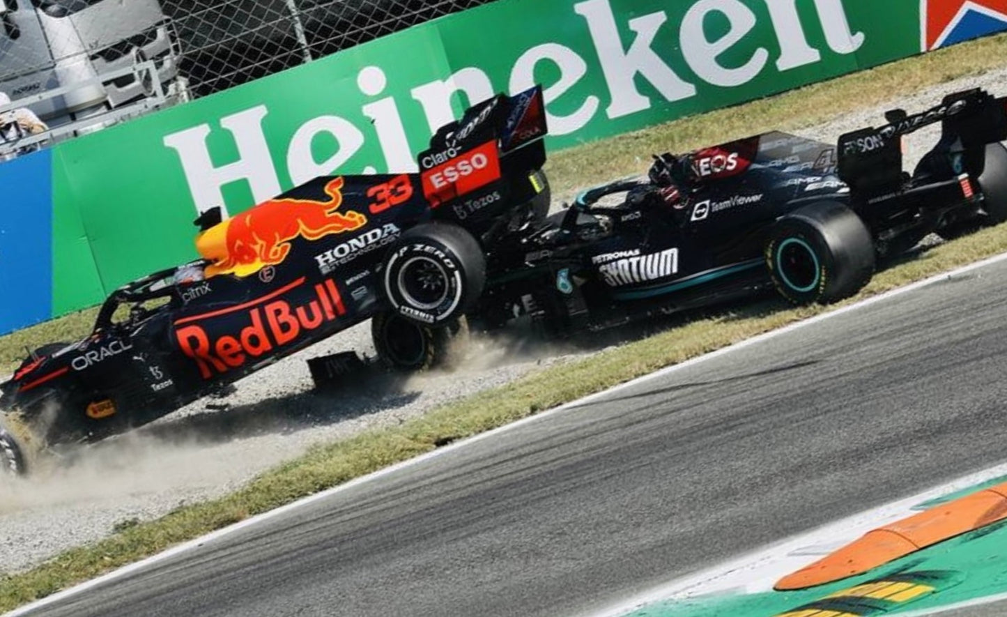Photo Lewis Hamilton & Max Verstappen – GP d’Italie F1, Crash Monza 2021 – 15×20