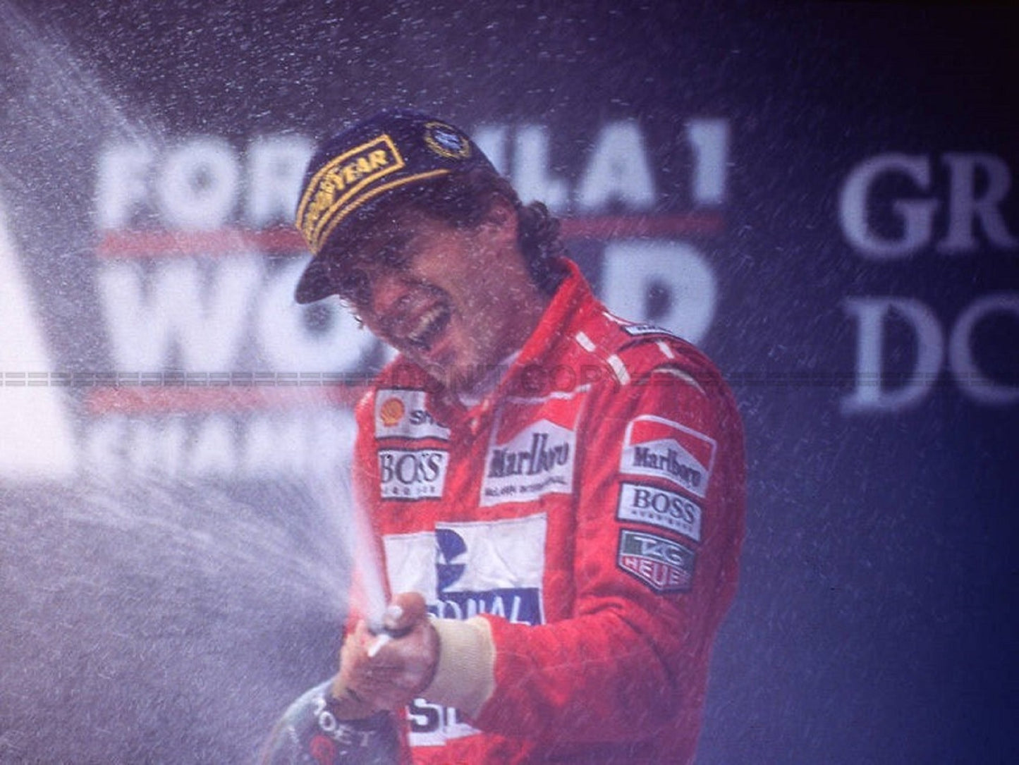 Photo Ayrton Senna – Victoire à domicile – Joie et Champagne au Brésil – 15×20