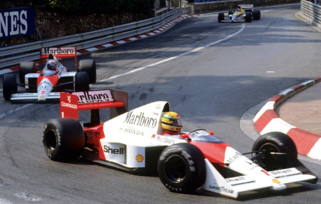 Photo Ayrton Senna devant Alain Prost – GP de Monaco 1989 – Virage Loews – 15×20