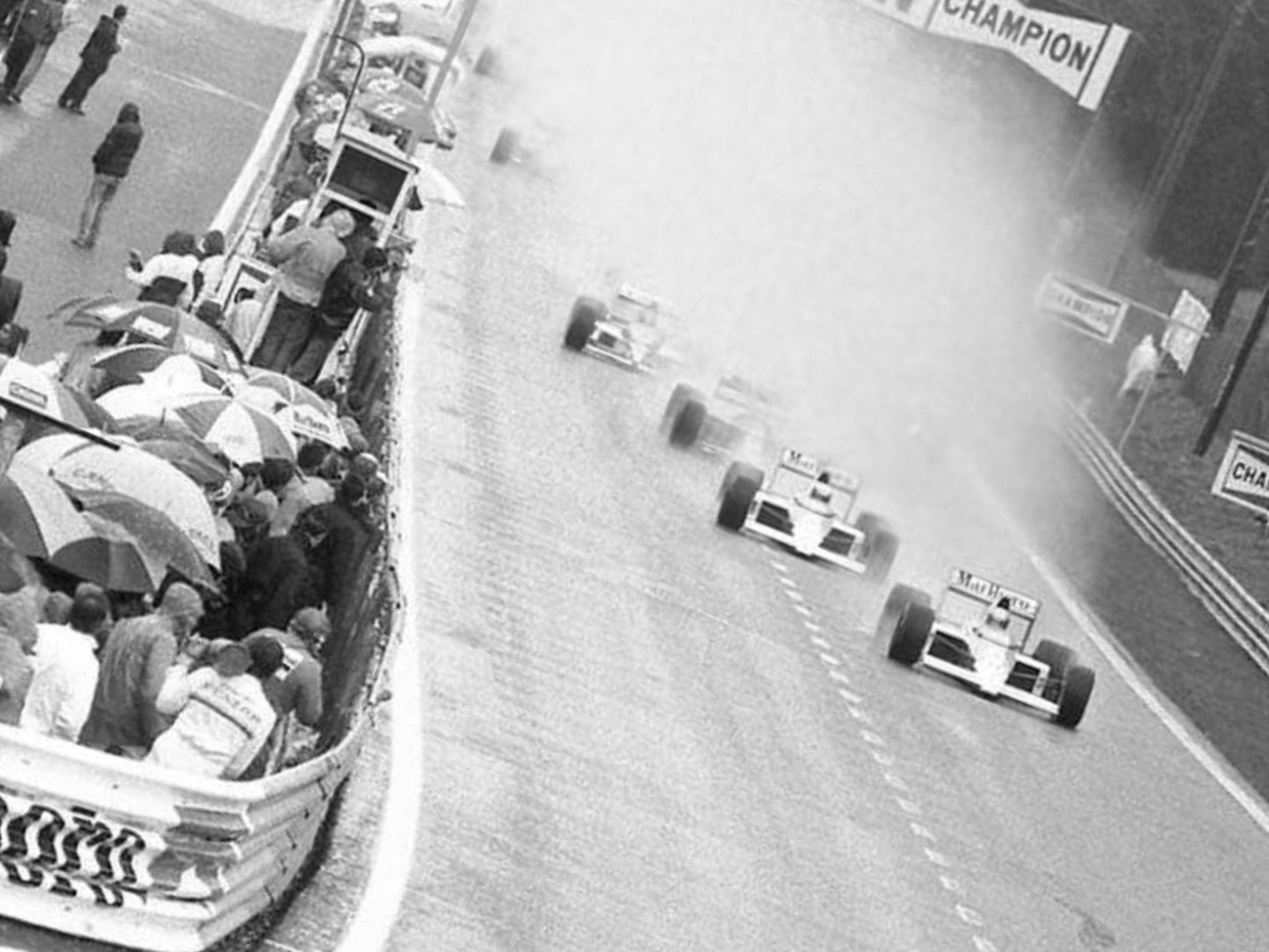 Photo Grand Prix Formule 1 1989 – Départ sous la pluie – Course Vintage – 15×20