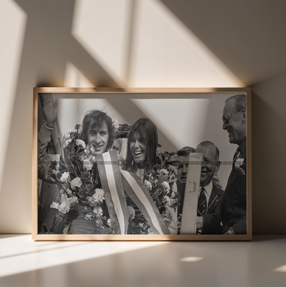 Photo Jackie Stewart – Matra – Vainqueur GP F1 Zandvoort (1969) – Podium – 15×20