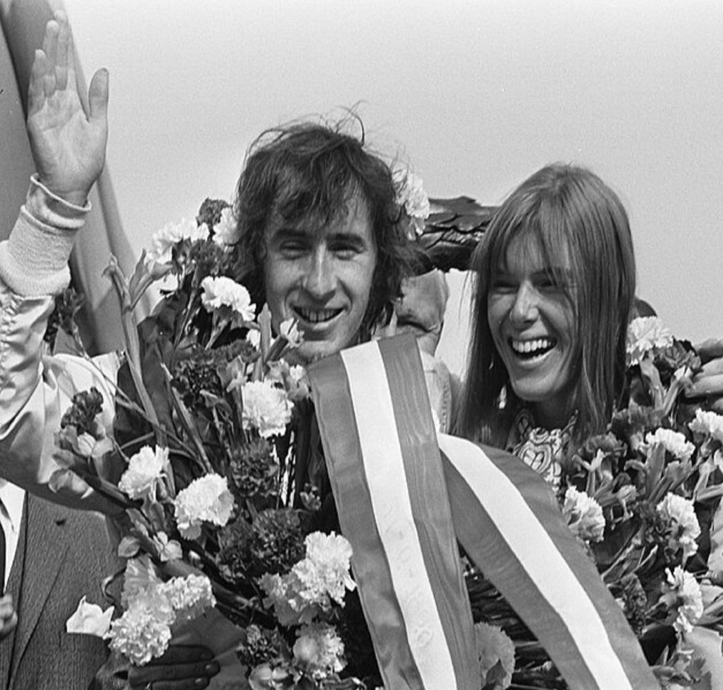Photo Jackie Stewart – Matra – Vainqueur GP F1 Zandvoort (1969) – Podium – 15×20