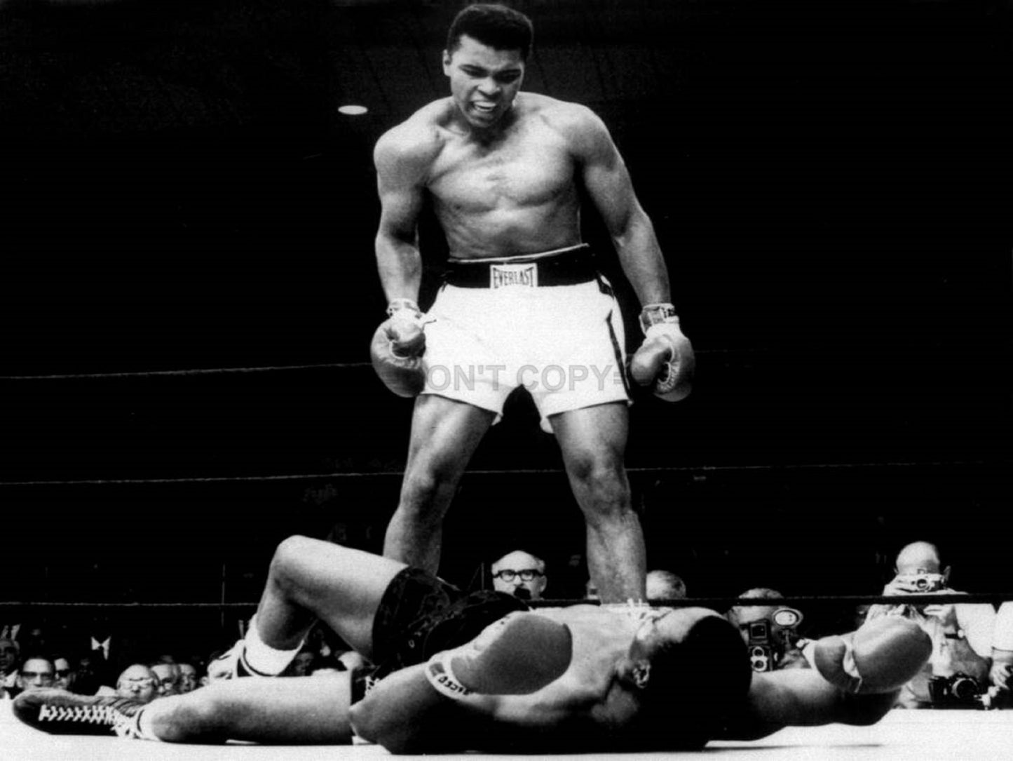 Photo Encadrée Muhammad Ali vs. Sonny Liston (1965) - (Cadre Bois Blanc) - 15×20