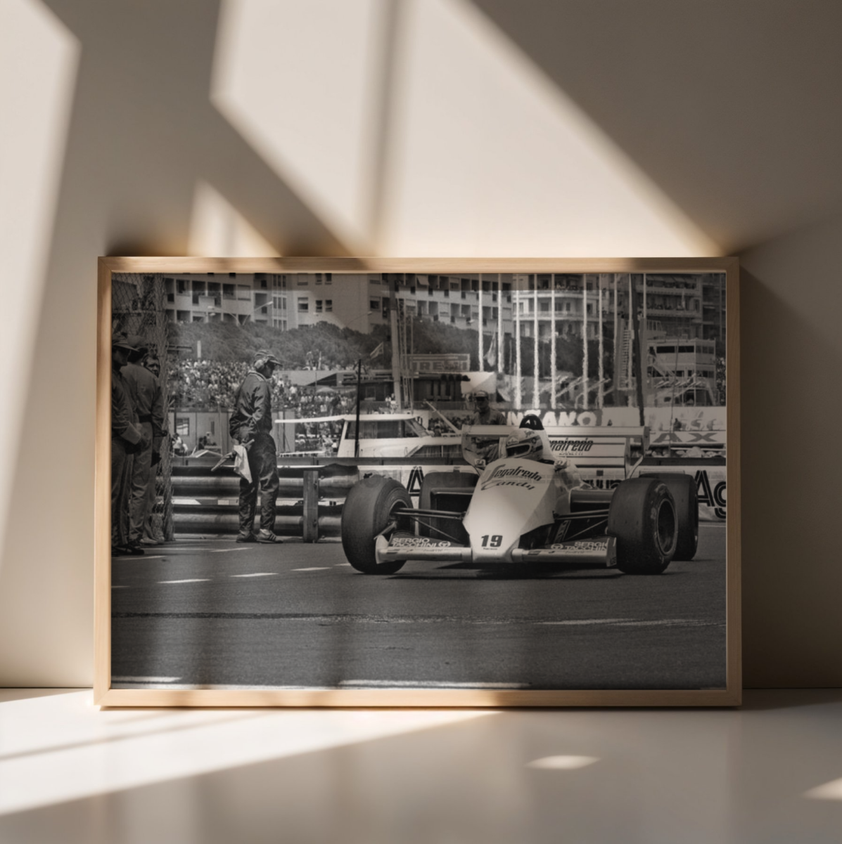 Photo Ayrton Senna – Grand Prix de Monaco (1984) – Virage de la Rascasse – 15×20