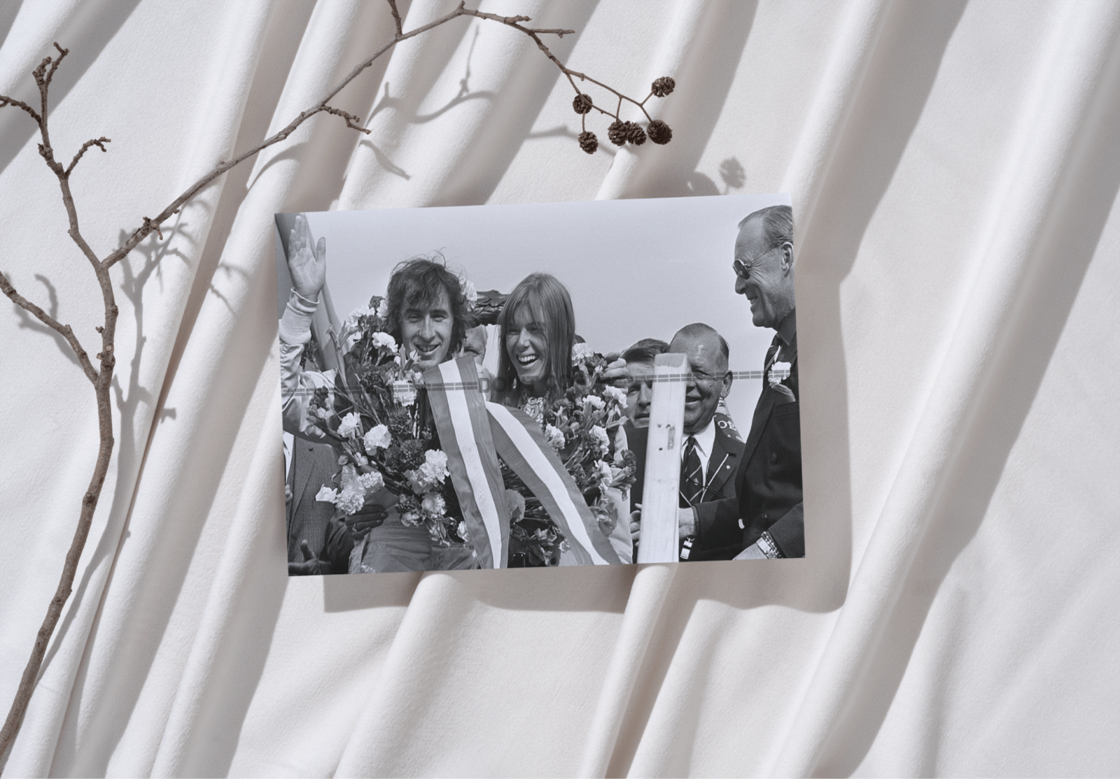 Photo Jackie Stewart – Matra – Vainqueur GP F1 Zandvoort (1969) – Podium – 15×20