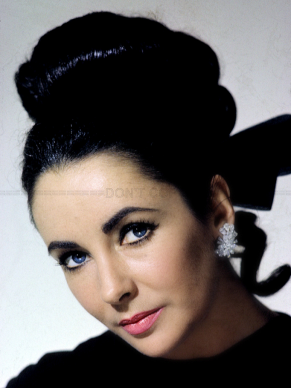 Photo Elizabeth Taylor dans son rôle du film Hôtel International (1963) - 15x20