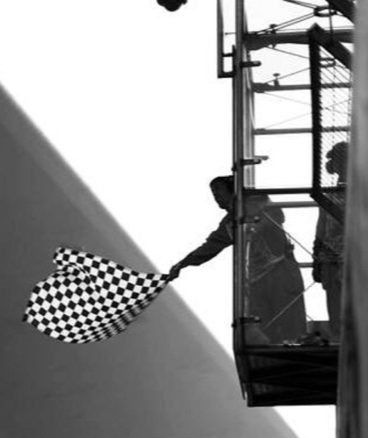 Photo Fernando Alonso – Ferrari F1 – Ligne d'Arrivée et Drapeau à Damier – 15×20