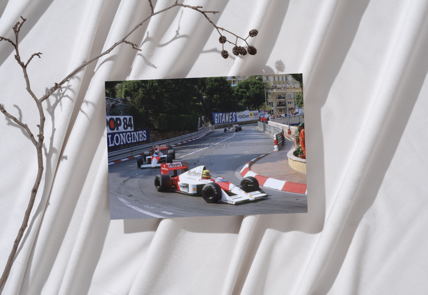 Photo Ayrton Senna devant Alain Prost – GP de Monaco 1989 – Virage Loews – 15×20