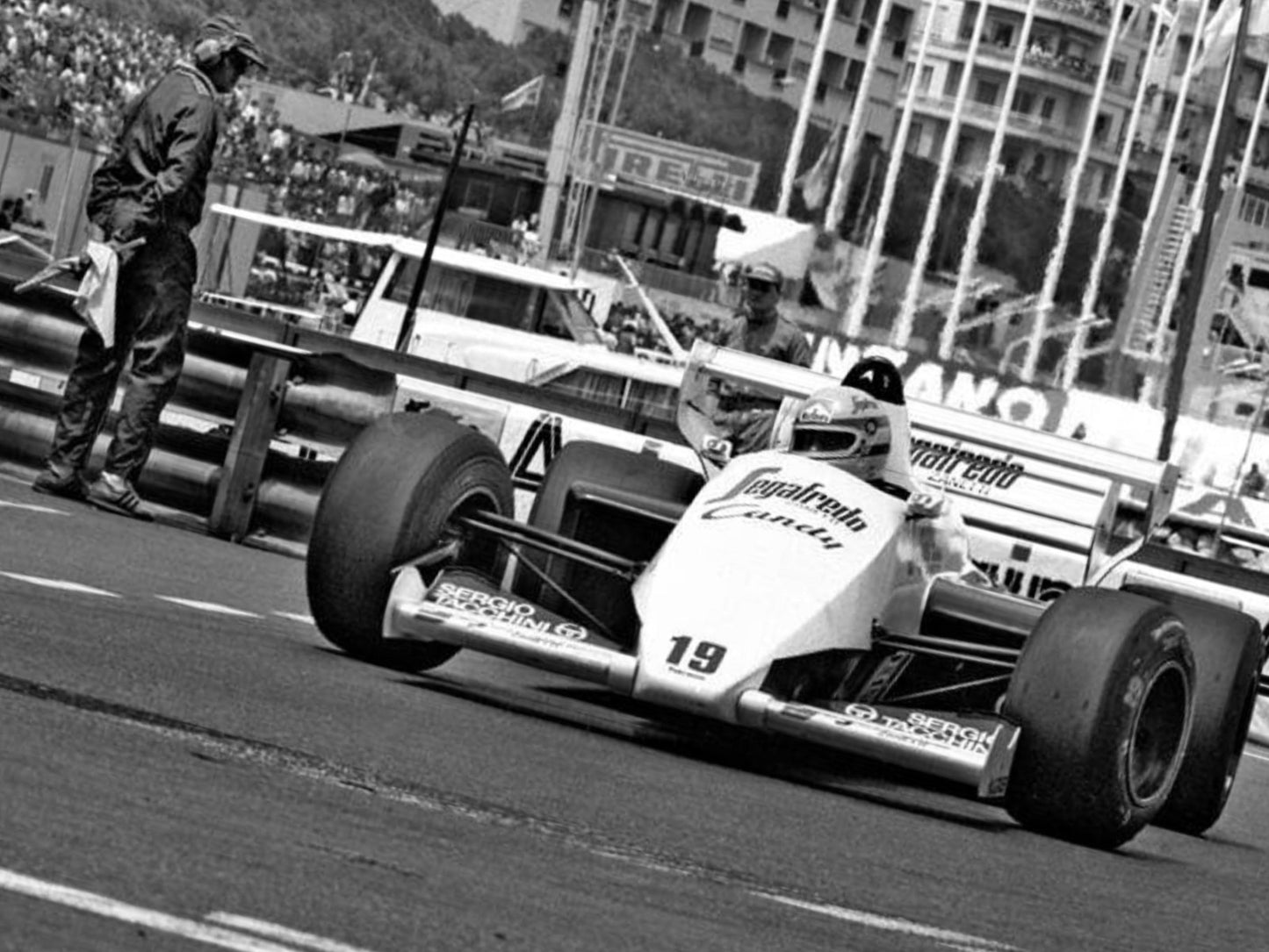 Photo Ayrton Senna – Grand Prix de Monaco (1984) – Virage de la Rascasse – 15×20