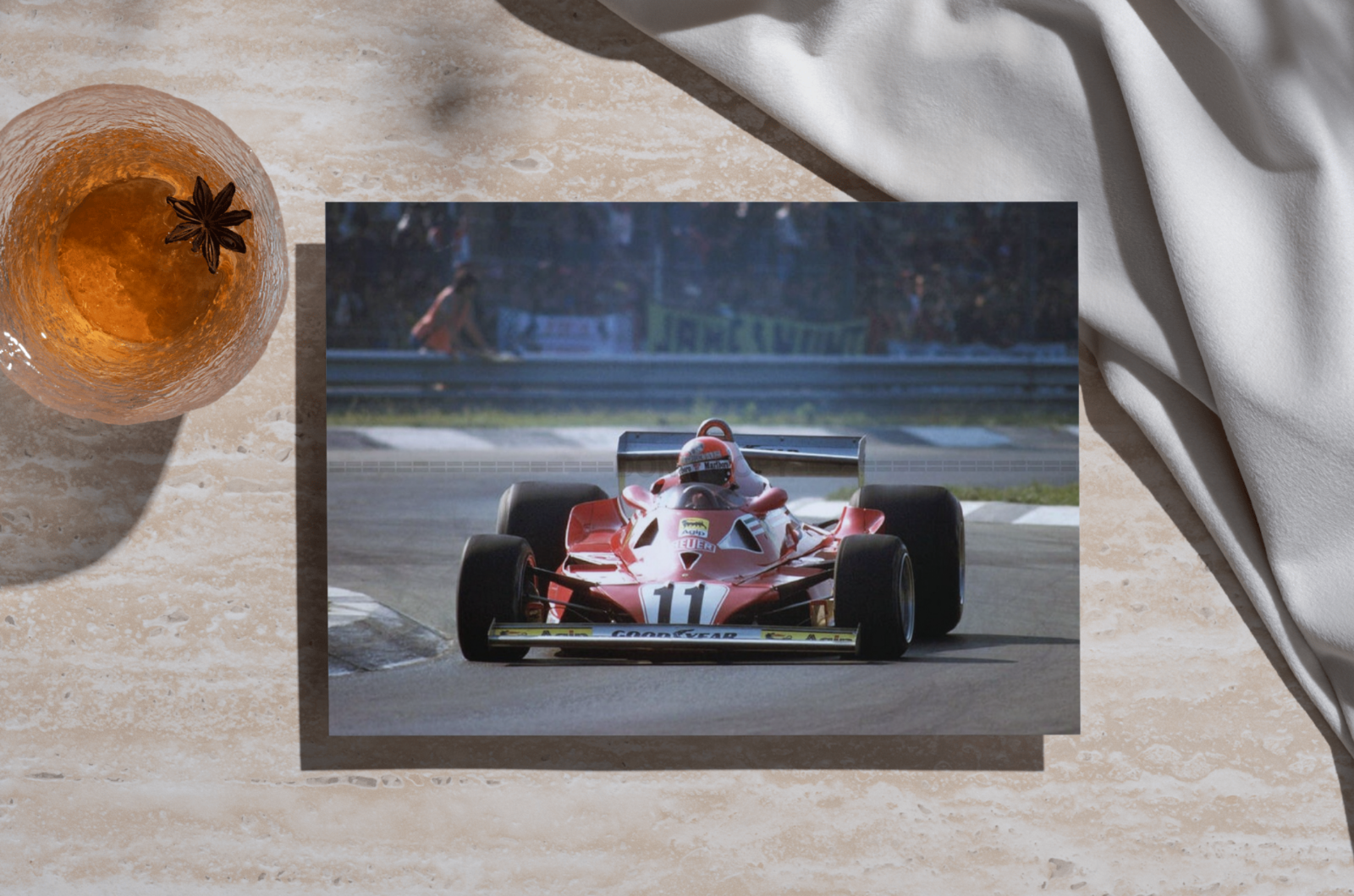 Photo Niki Lauda – Ferrari Formule 1 1977 – Légende du sport automobile – 15×20