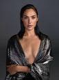 Photo Gal Gadot avec les cheveux mouillés et un vêtement argenté en 2017 - 15x20