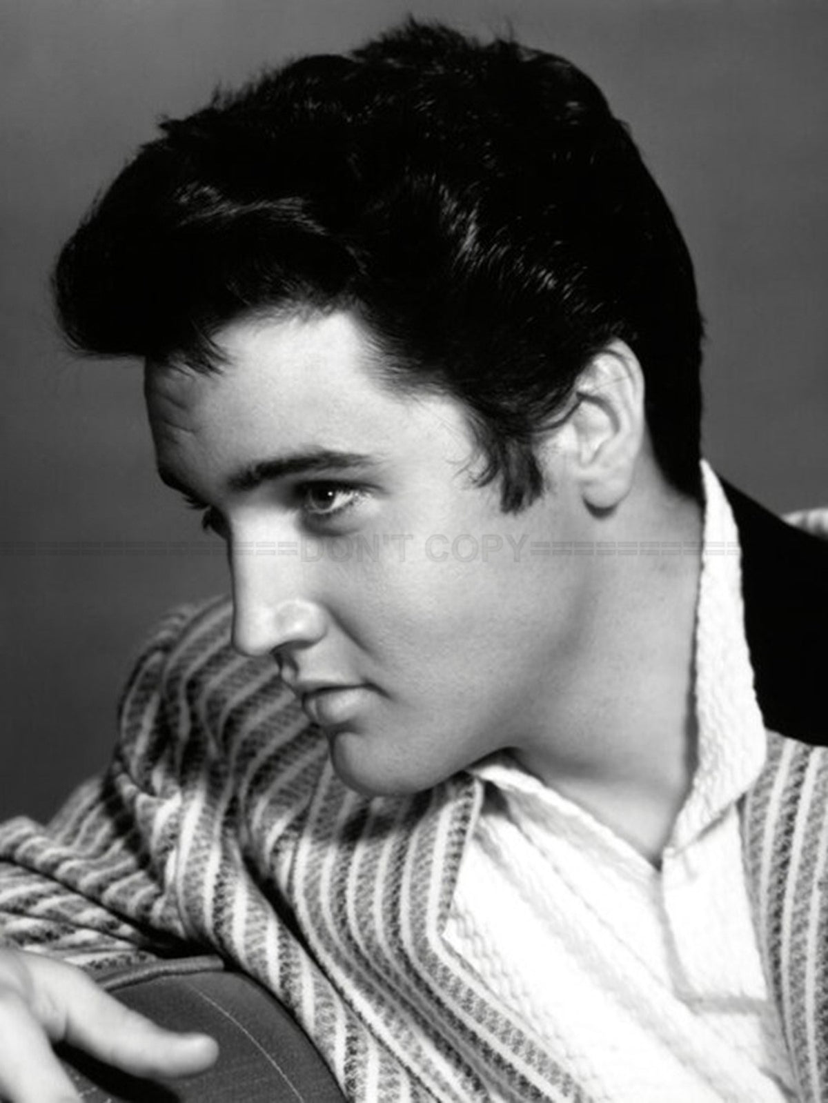 Photo Elvis Presley pour la promotion du film Jailhouse Rock en 1957 - 15 x 20