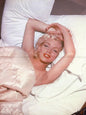 Photo Marilyn Monroe allongée dans son lit à Beverly Hills en 1952 - 15x20