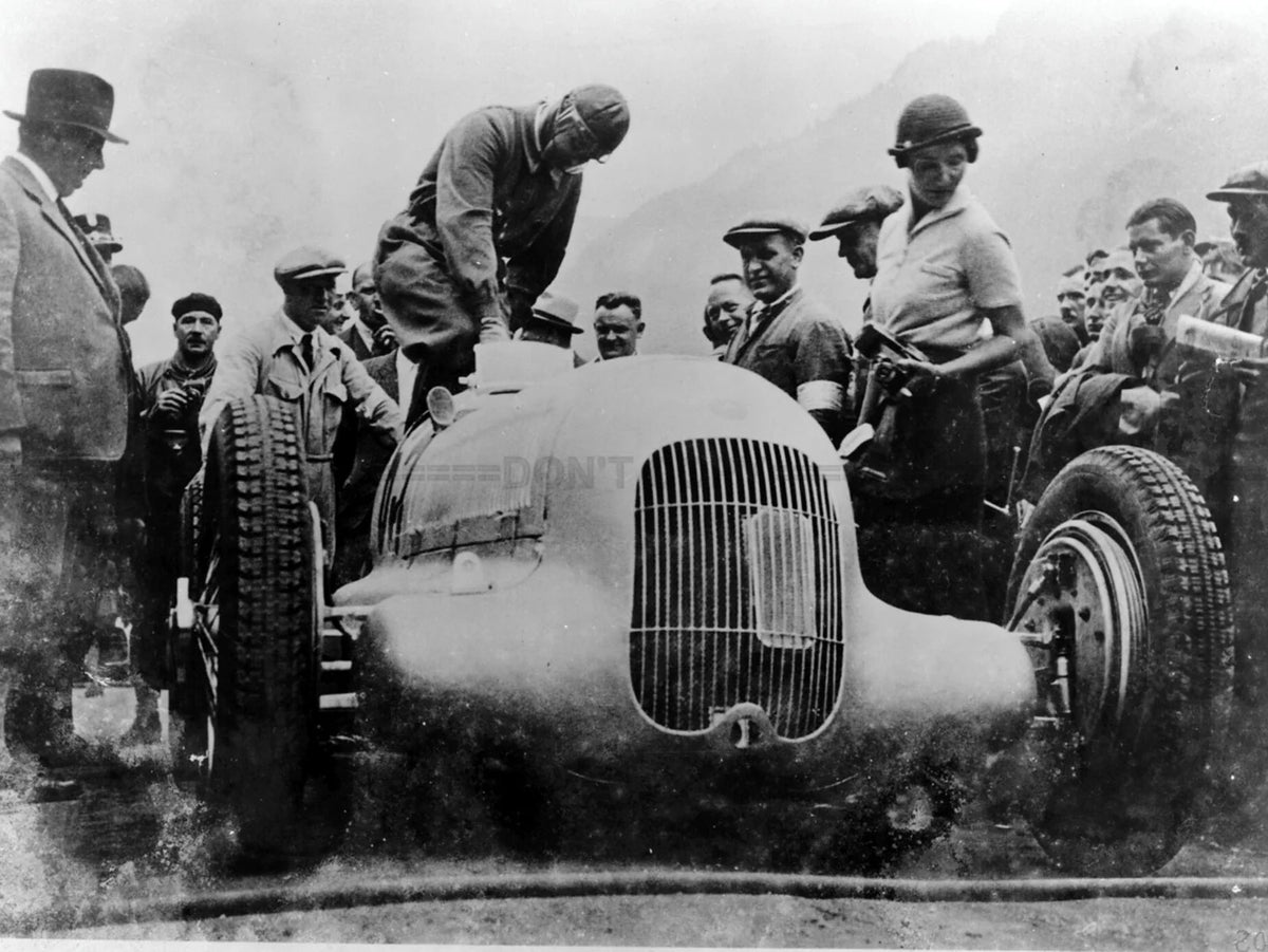 Photo Rudolf Caracciola - Mercedes-Benz W25 « Flèche d'argent » - 15 x 20