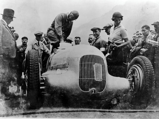 Photo Rudolf Caracciola - Mercedes-Benz W25 « Flèche d'argent » - 15 x 20