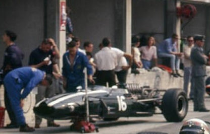 Photo Jackie Stewart – L’élégance du Champion – Stands Circuit de Monza – 15×20