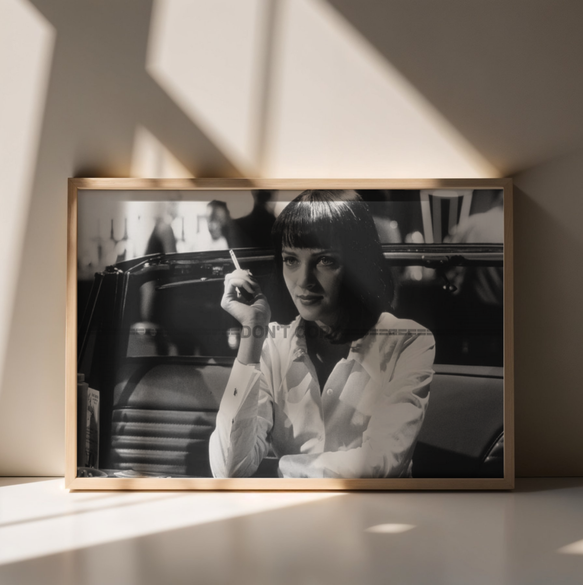 Photo Uma Thurman – Pulp Fiction (1994) – Café, Cigarette – Noir & Blanc - 15x20
