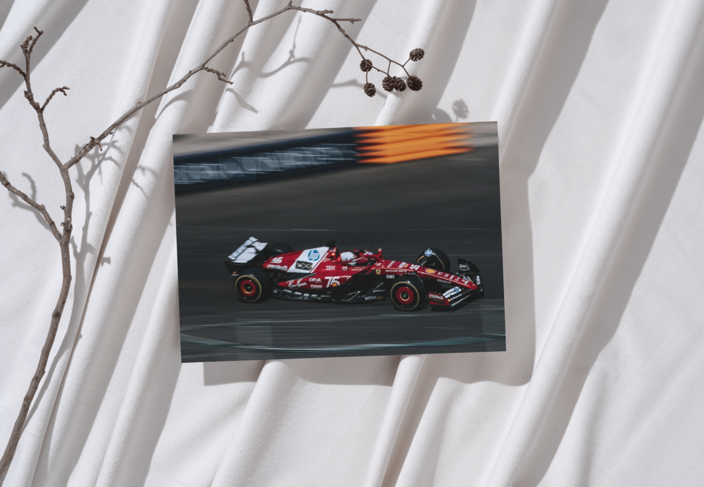 Photo Charles Leclerc – Ferrari F1 – GP Monaco 2025 – Vitesse & Prestige – 15×20