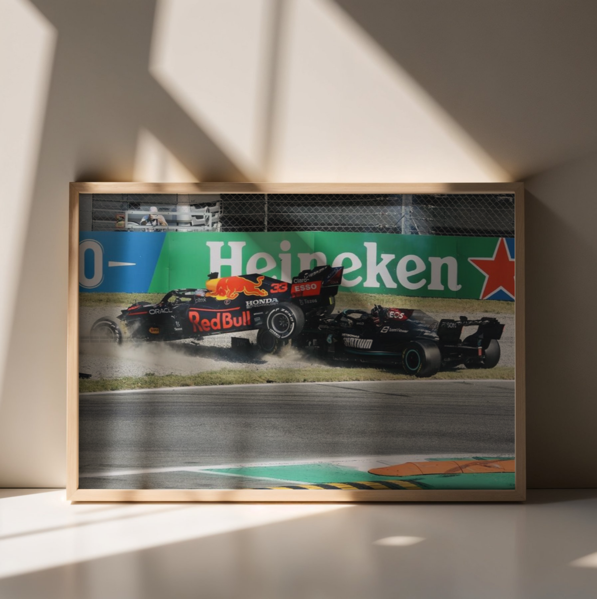 Photo Lewis Hamilton & Max Verstappen – GP d’Italie F1, Crash Monza 2021 – 15×20