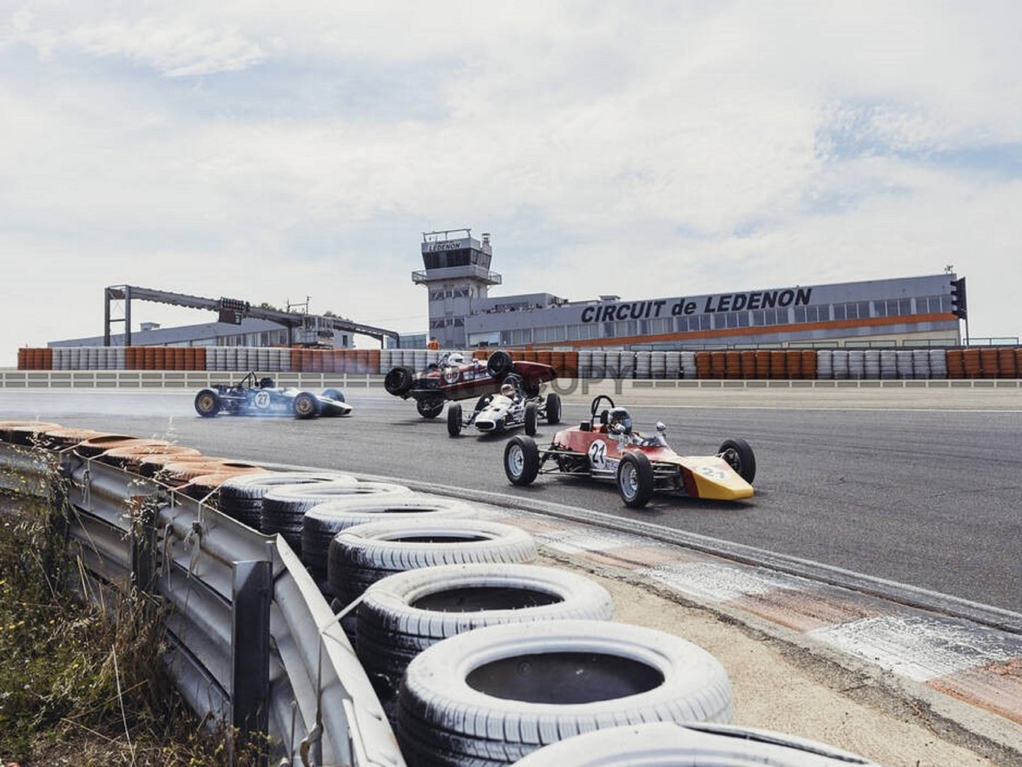 Photo Crash en Course Auto Monoplace – Circuit de Lédenon – Tirage Haute Qualité